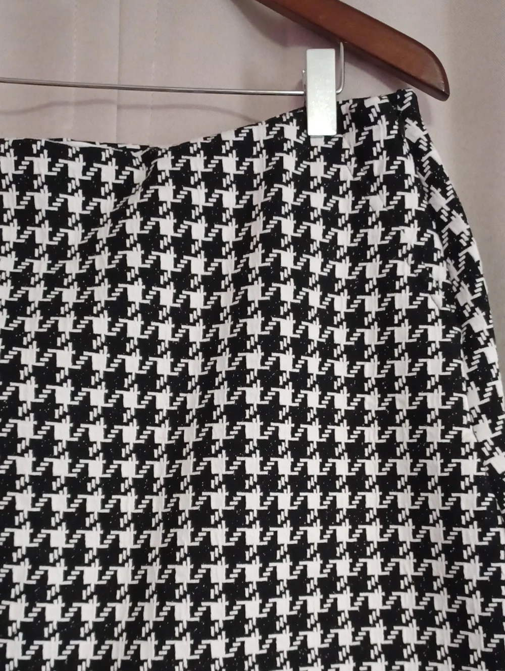 CAbi Passport Houndstooth Black White Mini Skirt Shorts Pockets Stretch Classic